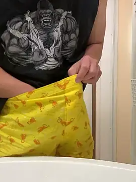 Snapshot of sukebegorilla chatting on February 8, 3:04 am sukebegorilla online show from February 8, 3:04 am