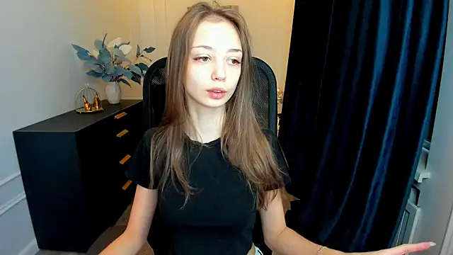 Snapshot of EmilyGraydis chatting on September 27, 4:18 am EmilyGraydis online show from September 27, 4:18 am