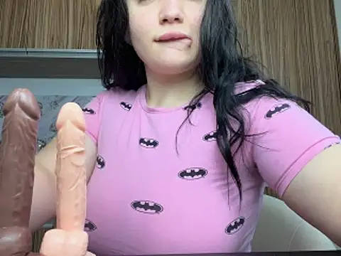 Snapshot of curvybombb chatting on November 9, 8:29 am curvybombb online show from November 9, 8:29 am