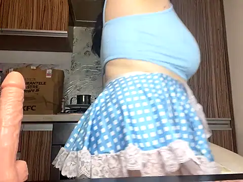 Snapshot of curvybombb chatting on November 9, 8:35 pm curvybombb online show from November 9, 8:35 pm