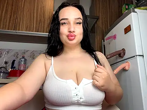 curvybombb online show from October 15, 6:05 pm