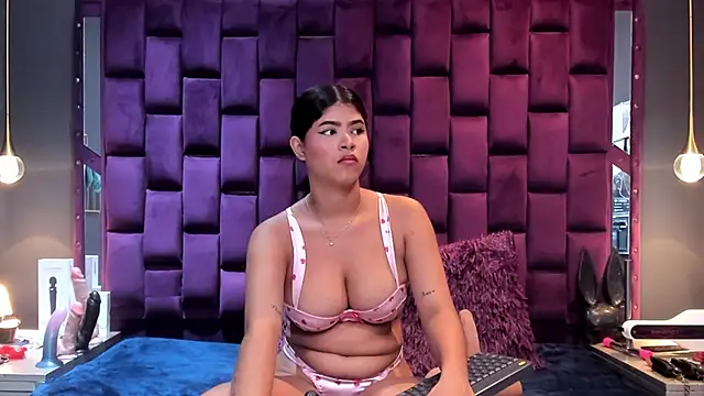Snapshot of MilaRiva chatting on June 5, 11:49 am MilaRiva online show from June 5, 11:49 am