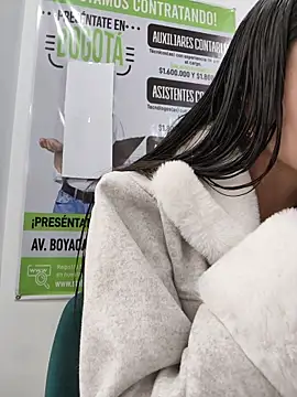 CHARLOTTE  05 online show from December 4, 12:04 pm