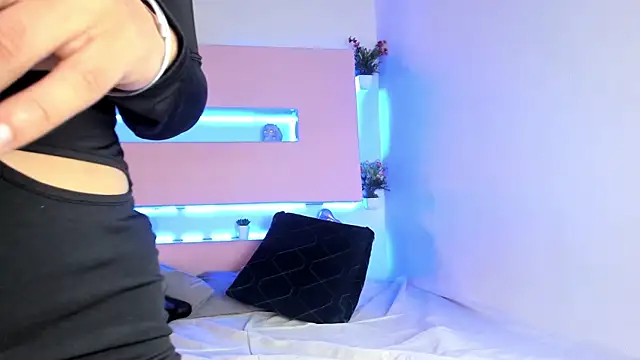 Zairaa Fox online show from November 1, 7:30 pm