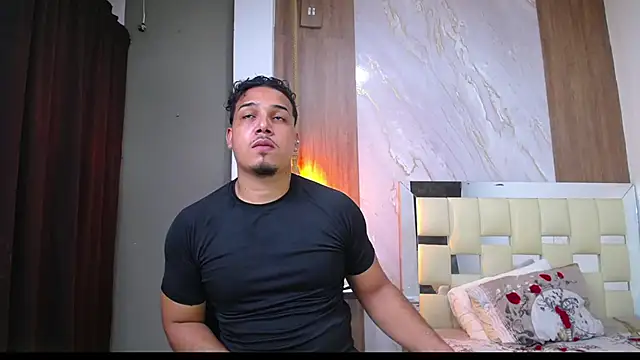 Snapshot of taylor_collins_ chatting on October 10, 12:33 am taylor collins online show from October 10, 12:33 am