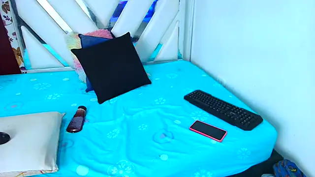 Snapshot of BellaBelluci chatting on November 4, 7:39 pm BellaBelluci online show from November 4, 7:39 pm