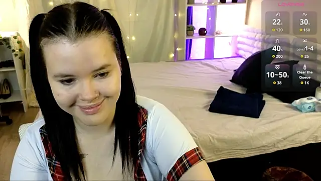 Snapshot of Viola_Bun chatting on October 4, 10:39 am Viola Bun online show from October 4, 10:39 am