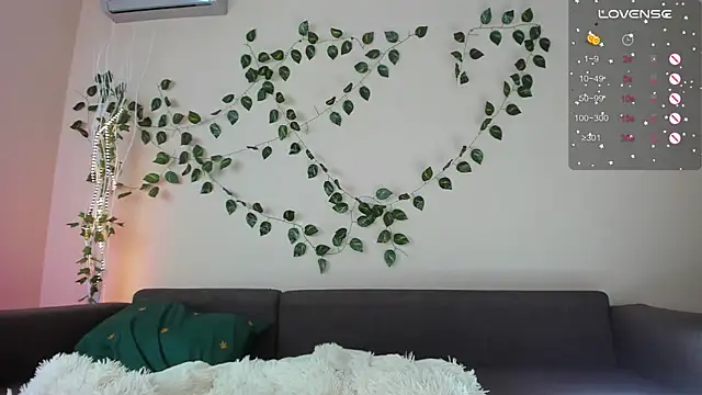 MollyDollz online show from November 11, 1:28 pm