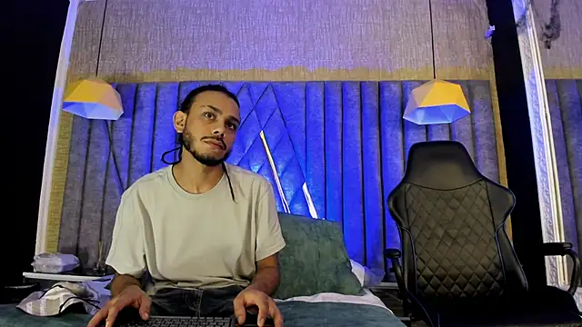 Boss Domiinator online show from November 3, 4:07 am