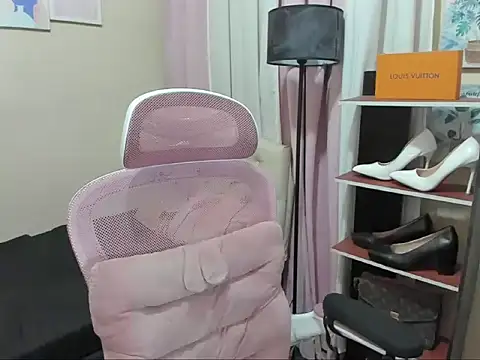 Snapshot of Seductive_Margaux chatting on October 9, 6:14 am Seductive Margaux online show from October 9, 6:14 am