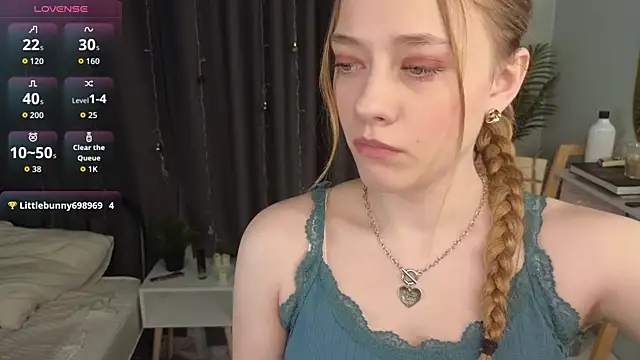 HollieCollelo online show from January 10, 3:24 am