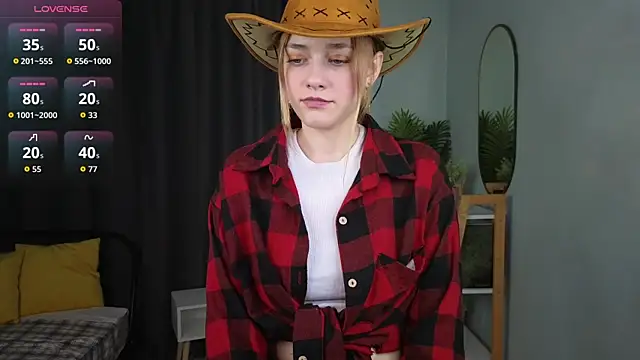 HollieCollelo online show from October 27, 3:07 am