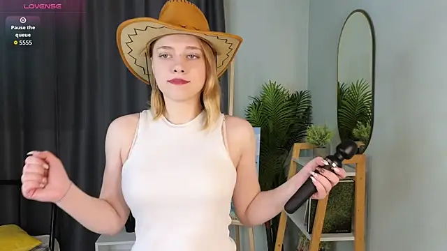 HollieCollelo online show from November 6, 3:21 am