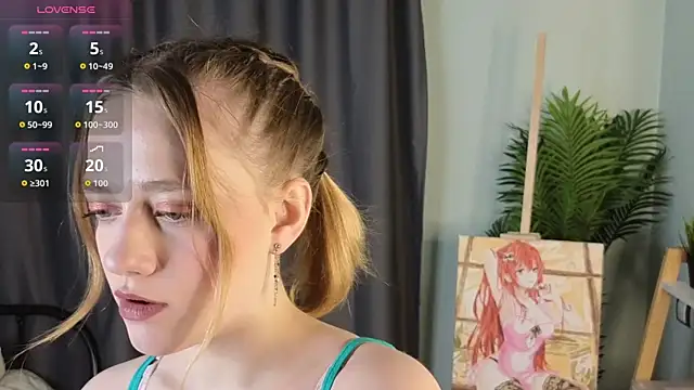 HollieCollelo online show from December 14, 3:57 am