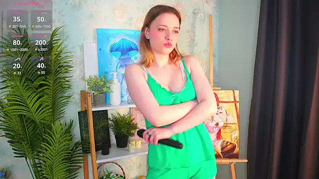 HollieCollelo online show from March 28, 3:18 am