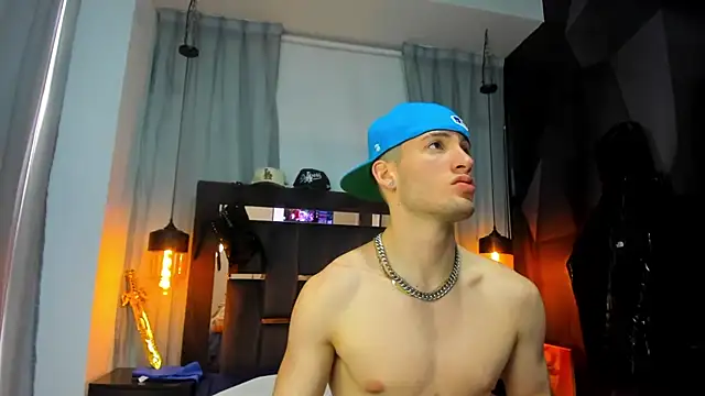 HunterHeat  online show from December 22, 8:09 pm