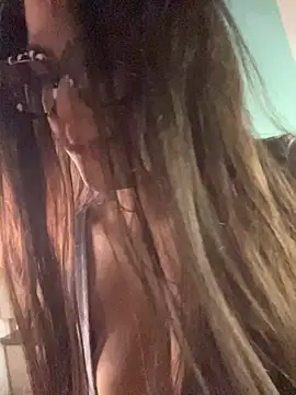 alilith online show from March 27, 8:10 pm