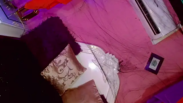 MariahMendezz online show from October 27, 4:02 am