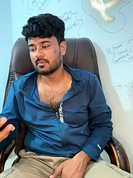 Snapshot of MeekBatgirl chatting on October 31, 7:38 am MeekBatgirl online show from October 31, 7:38 am