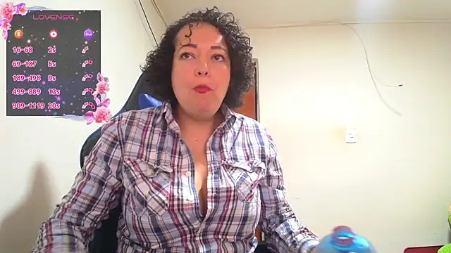 Snapshot of Miss_Oriana chatting on November 24, 8:09 pm Miss Oriana online show from November 24, 8:09 pm