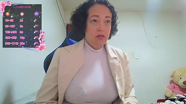 Snapshot of Miss_Oriana chatting on November 16, 2:00 pm Miss Oriana online show from November 16, 2:00 pm