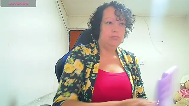 Snapshot of Miss_Oriana chatting on November 3, 10:46 pm Miss Oriana online show from November 3, 10:46 pm