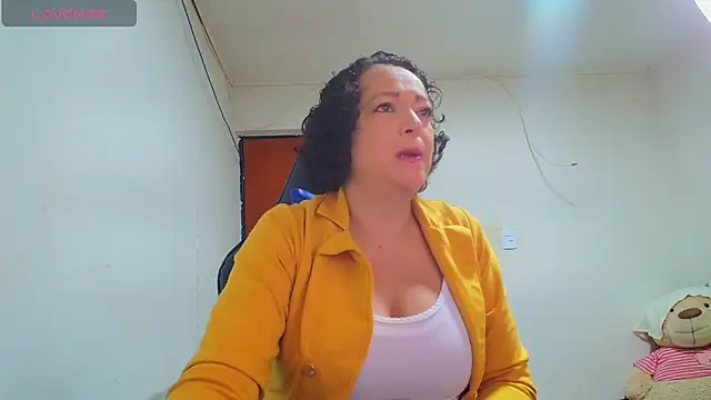 Snapshot of Miss_Oriana chatting on November 13, 4:00 pm Miss Oriana online show from November 13, 4:00 pm