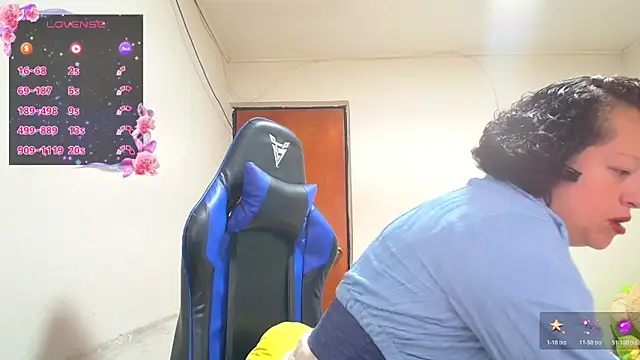 Snapshot of Miss_Oriana chatting on December 5, 6:17 pm Miss Oriana online show from December 5, 6:17 pm