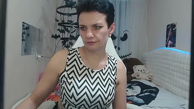 AvaSaturnian online show from October 24, 12:15 pm