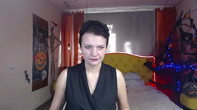 AvaSaturnian online show from October 31, 11:40 am