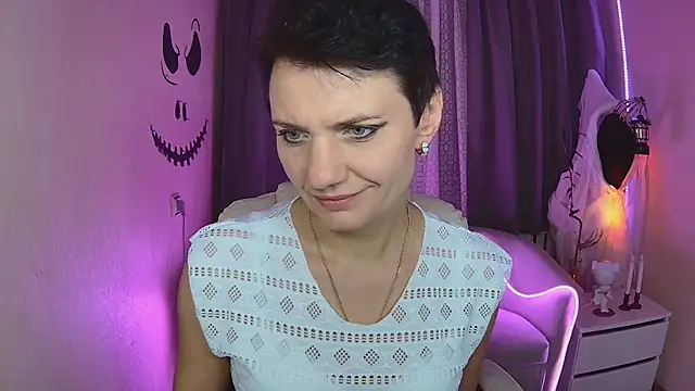 AvaSaturnian online show from October 26, 1:33 pm