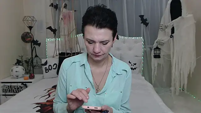 AvaSaturnian online show from November 3, 7:24 am