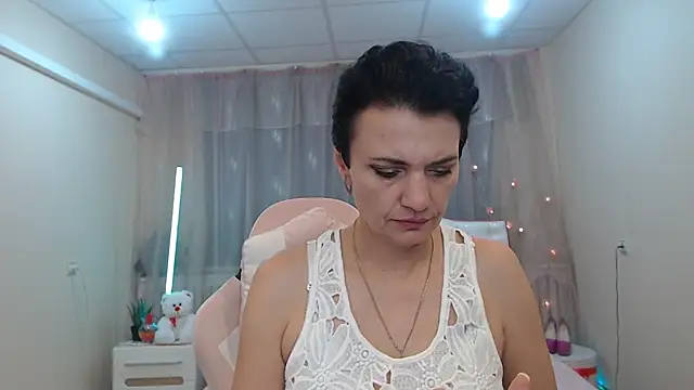 AvaSaturnian online show from November 14, 1:26 pm