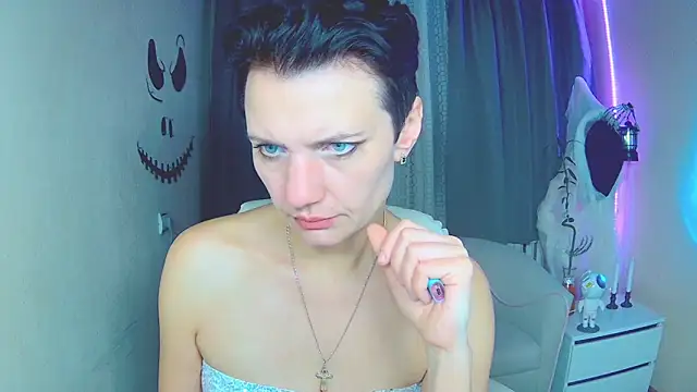 AvaSaturnian online show from October 29, 1:43 pm