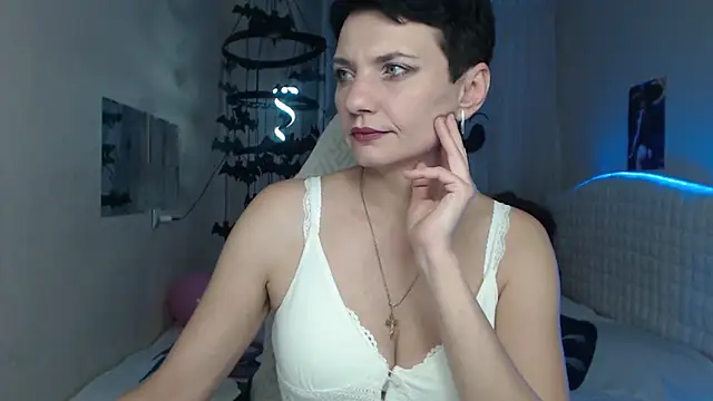 Snapshot of AvaSaturnian chatting on October 11, 12:28 pm AvaSaturnian online show from October 11, 12:28 pm