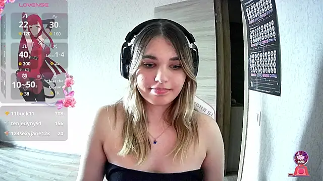 Snapshot of Kris_Moss chatting on November 1, 9:03 am Kris Moss online show from November 1, 9:03 am