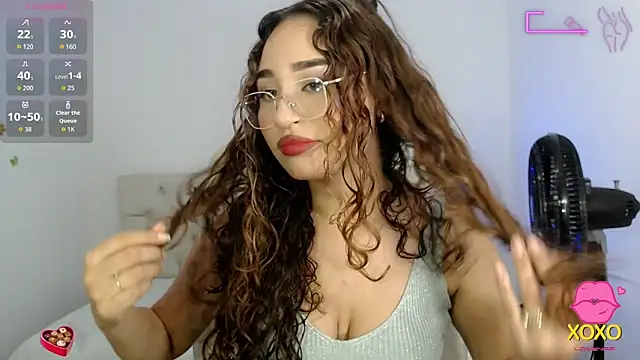 Snapshot of sasha_17_ chatting on September 9, 7:45 pm sasha 17 online show from September 9, 7:45 pm
