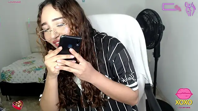 Snapshot of sasha_17_ chatting on October 6, 5:02 pm sasha 17 online show from October 6, 5:02 pm