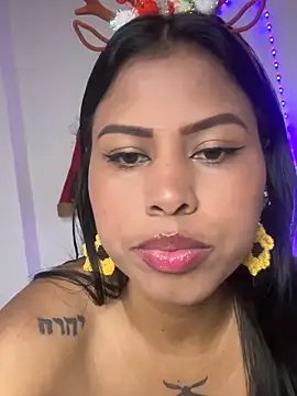 Snapshot of Michluxe_69 chatting on December 16, 2:27 am Michluxe 69 online show from December 16, 2:27 am