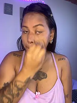 Snapshot of Michluxe_69 chatting on November 6, 10:58 pm Michluxe 69 online show from November 6, 10:58 pm