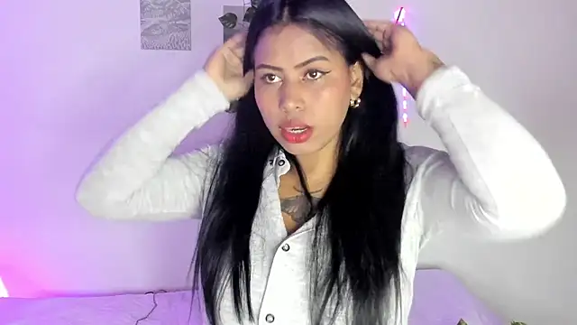 Snapshot of Michluxe_69 chatting on October 8, 4:47 am Michluxe 69 online show from October 8, 4:47 am