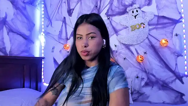 Snapshot of Michluxe_69 chatting on October 9, 3:51 am Michluxe 69 online show from October 9, 3:51 am