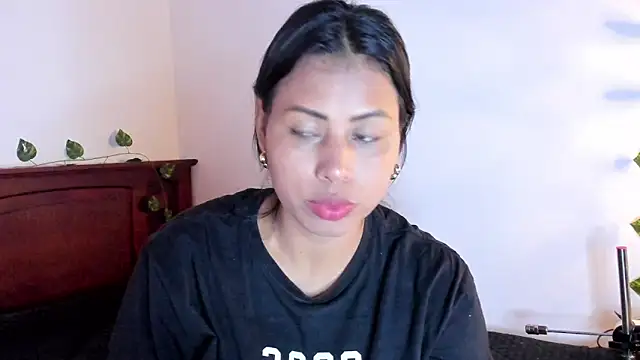 Snapshot of Michluxe_69 chatting on September 24, 2:29 am Michluxe 69 online show from September 24, 2:29 am