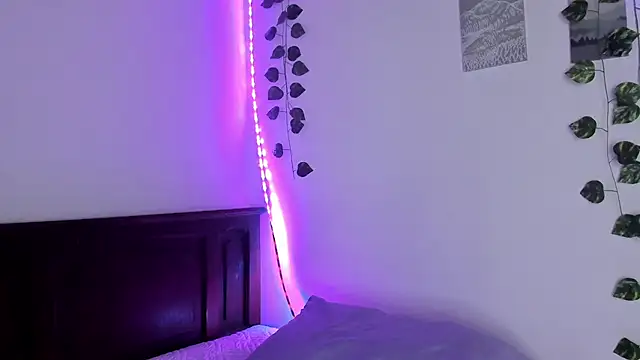 Snapshot of Michluxe_69 chatting on October 5, 9:27 pm Michluxe 69 online show from October 5, 9:27 pm