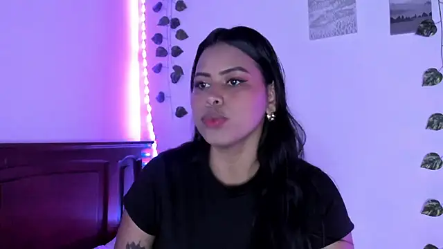 Snapshot of Michluxe_69 chatting on September 27, 7:53 pm Michluxe 69 online show from September 27, 7:53 pm