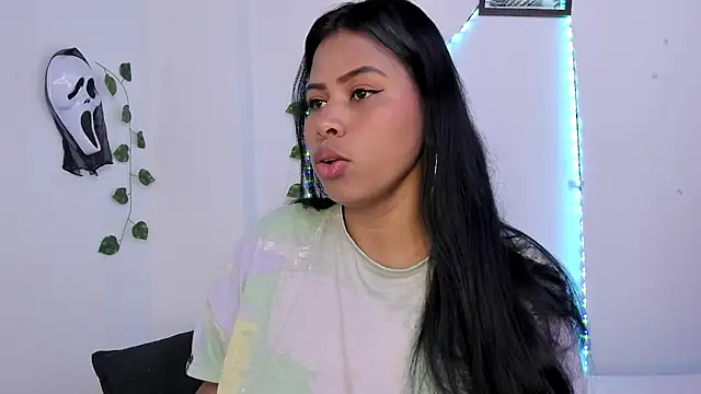 Snapshot of Michluxe_69 chatting on November 18, 12:41 pm Michluxe 69 online show from November 18, 12:41 pm