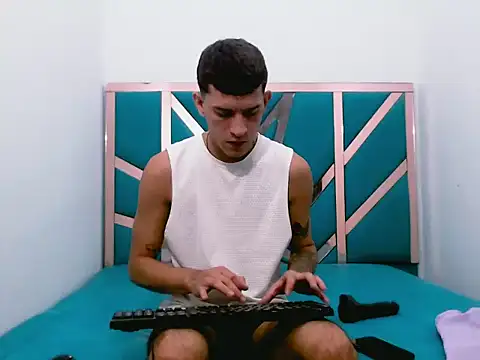 dilan abraham12 online show from September 18, 7:28 pm