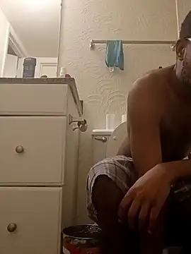 Snapshot of moneybaggtj chatting on December 16, 4:22 pm moneybaggtj online show from December 16, 4:22 pm