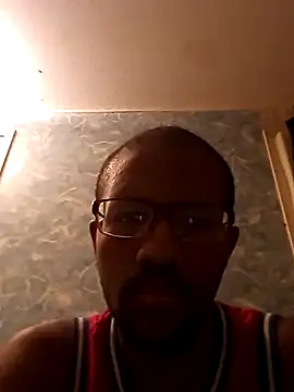 Snapshot of moneybaggtj chatting on November 29, 4:29 pm moneybaggtj online show from November 29, 4:29 pm