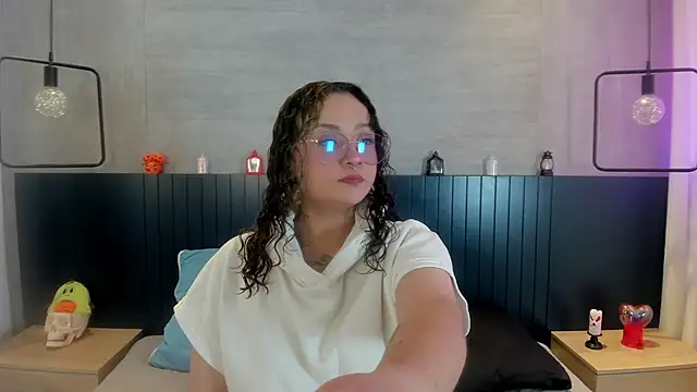 Snapshot of tara_black chatting on October 5, 3:52 am tara black online show from October 5, 3:52 am